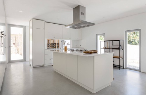 Alenquer Villa | JOIVY Exquisite villa w/Pool & Parking