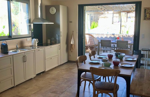 Vallabrix House | Joli Gîte 4 , Accessible PMR Près D'uzès, du Pont du Gard, et du Musée Haribo