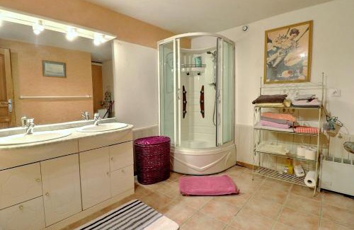 Cros-de-Georand Apartment | joli gîte entre le lac d'Issarles et le Mt gerbier