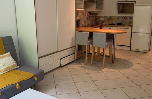 Le Mourillon Apartment | JOLI T1 CONDITIONING TERRACE EXPOSED SOUTH IN A QUIET AND TREES RESIDENSE