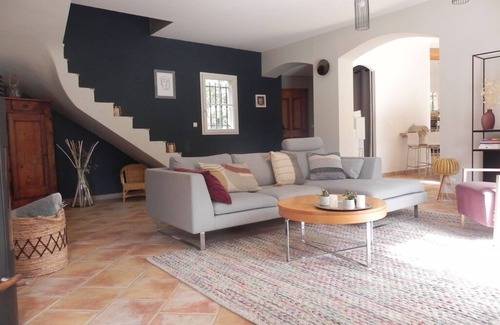 Rognes Villa | Jolie Maison au Calme sur Grand Terrain Arboré Proche Lubéron