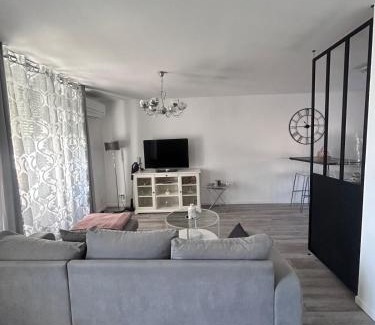 Montlucon Apartment | Jolie maison de ville