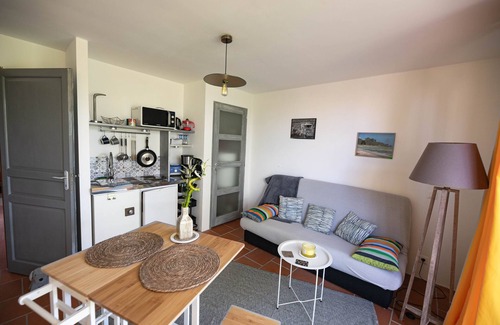 Pardailhan House | Jolie Maison Pour 2 Pers. Avec Piscine Partagée et Jardin à Pardailhan