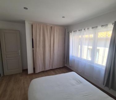 Argeliers Apartment | Jolie T4 rénové avec balcon-terrasse