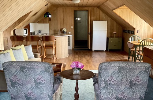 Lake Leelanau Apartment | JOLLI-LODGE~Beach Resort in Leland