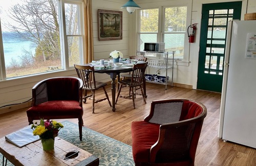 Lake Leelanau Condo | JOLLI-LODGE~Beach Resort in Leland