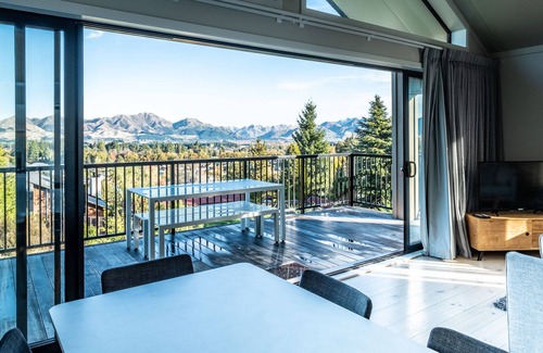 Hanmer Springs Cottage | Jollies Lodge - Hanmer Springs Townhouse
