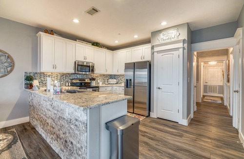 Jonestown Condo | Jonestown Condo on Lake Travis w/2 Balconies!