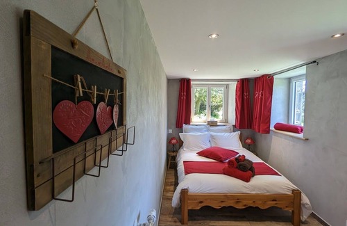 Sapois Bed & Breakfast | Jonquille Room with private entrance and pets allowed