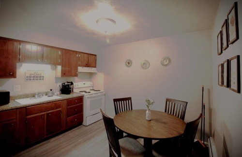 Fairborn Condo | Joshua Jet-Wing, Condo-minutes to Wright Patterson Airforce Base & WSU, WiFi, AC