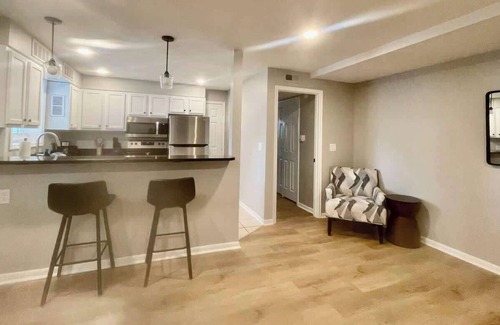 Joslyn Castle Apartment | Joslyn 12-Newly remodeled 1 BDRM