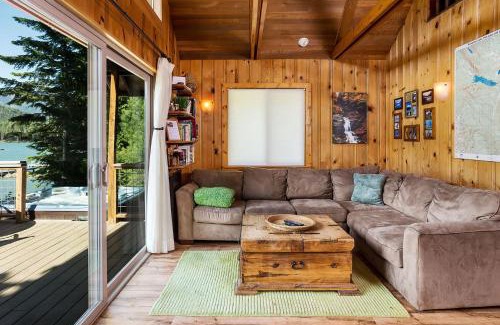 Leavenworth House | Journey's End on Fish Lake by NW Comfy Cabins