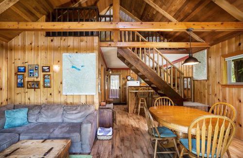 Leavenworth House | Journey's End on Fish Lake by NW Comfy Cabins