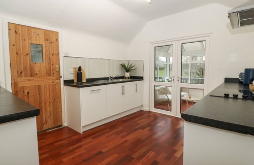 Pentraeth House | JOURNEY'S END, pet friendly, country holiday cottage in Benllech