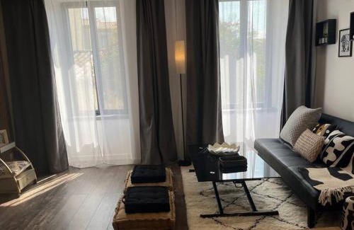 Trebes Apartment | jouxtant le canal du midi