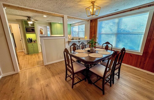 Oxford Cottage | Joy's Place - 3BR/2BA Cottage in the Heart of Oxford!