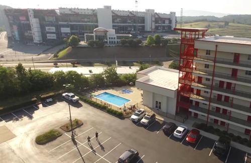 Bluff City Condo | JT² Luxury Penthouse Condominium - 3BDRM, 4BD, 3FBA, Pool, Gym, Hot Tub