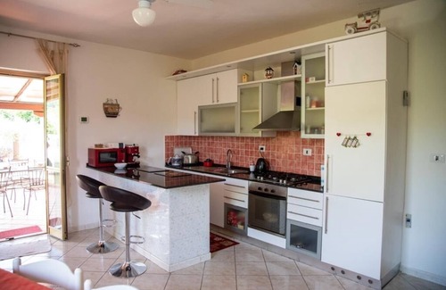 Sezze Villa | JUBILEE YEAR. South Rome. 3 bed Villa. Heated pool, air cond, mountain view.