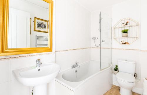 Gloucester Apartment | Judges Lodgings Hotel Apartments Gloucester Docks with Secure Parking