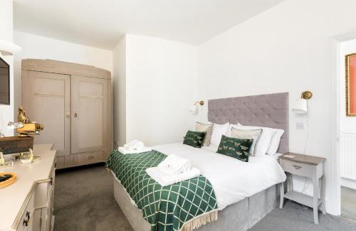 Gloucester Apartment | Judges Lodgings Hotel Apartments Gloucester Docks with Secure Parking