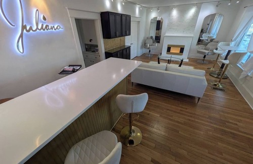 Winchester House | Juliana Spa Suite - Luxury Main Floor