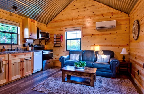 Austin Cabin | Julie's Cabins Luxury Retreat 1