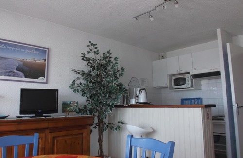 Jullouville Apartment | Jullouville duplex apartment in quiet residence set facing the sea