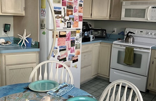 Aquinnah Condo | July 7th to 10th, Ferry tkts available! Aquinnah condo at cliffs, walk to beach!