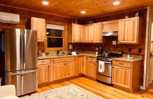 Ellijay House | Jump for Joy- Cozy Ellijay Cabin