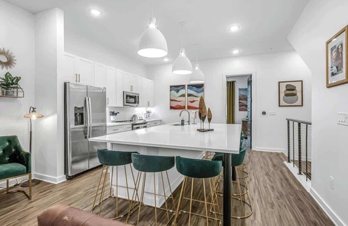 Cleveland Park House | June's Nash Home,Rooftop Patio-4 Miles to Broadway