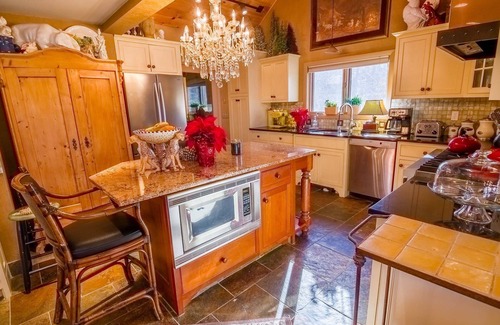 Killington House | Jungle Book is the perfect house to rent for your World Cup experience. Relax in this designer home and have everyone join in to prepare a gourmet meal in the wonderful kitchen.