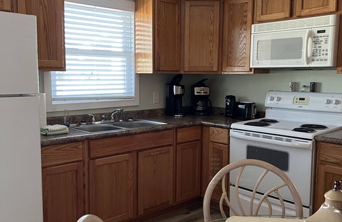 Wilmington Beach House | "JUNIOR'S PLACE" Peaceful & Private, 2 blocks to beach -SMALL PETS - LOW PET FEE