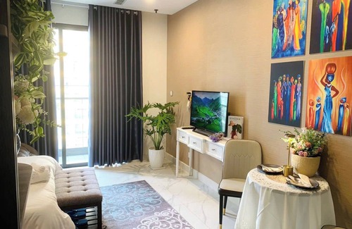 District 9 Apartment | Junior Studio by AQHOMES - Vinhomes Grand Park