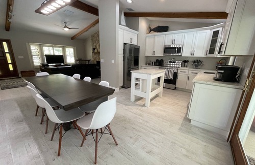 Jupiter Farms House | Jupiter - 3 Bedroom, HEATED Pool Home on an Acre of Land, with Home Theater!