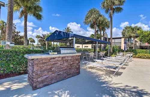 Sea Palms Apartment | Jupiter Condo w/Pool Access, Walk to Beach!