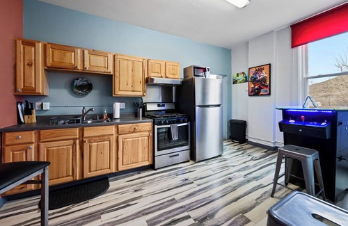 New Castle Apartment | Jurassic Pok at The Ore House Inn