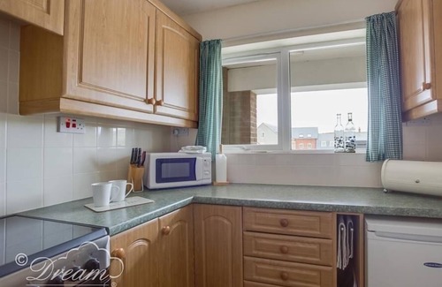 West Bay Cottage | JURASSIC VIEW, romantic, country holiday cottage in West Bay