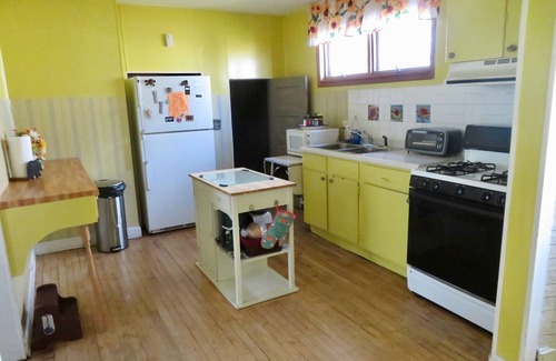 East Hillside House | Just a mile up from Lake Superior located in the middle of Duluth!