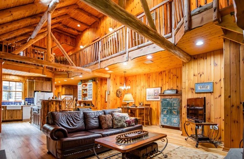 Eagles Mere Cottage | Just bring your family and relax at "Glen Eagles Lodge" in Eagles Mere