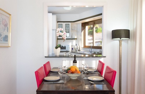 Almunecar Apartment | JUST OVER THE BEACH SPACIOUS APARTMENT WITH FABULOUS VIEWS OVER THE SEA. A/C