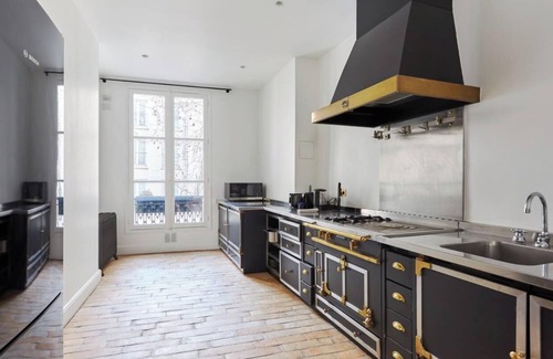 2nd Arrondissement Apartment | JUST STEPS AWAY FROM THE ICONIC PALAIS ROYAL & THE LOUVRE - RUE DE LA BANQUE