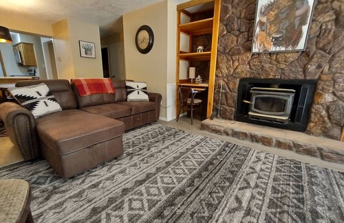 Angel Fire Condo | Just steps from the lifts! Dog-friendly Gold Creek Condo