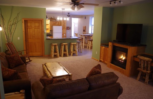Oliver Apartment | Just two blocks from the St. Louis River and close to two boat landings.