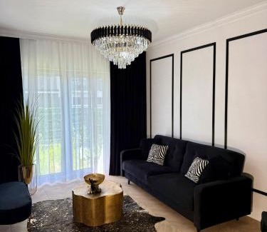 Grunwald Apartment | Just Unique black