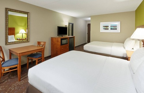 Matteson House | Just What You Were Looking For! Free Parking, Restaurant, Near Odyssey Fun World