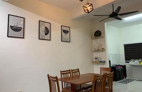 Lumut House | Juwita&Arjuna Homestay Teluk Senangin