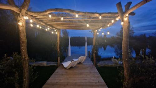 Prouilly House | KÄBANE 54, Lodge avec spa au bord de l'eau