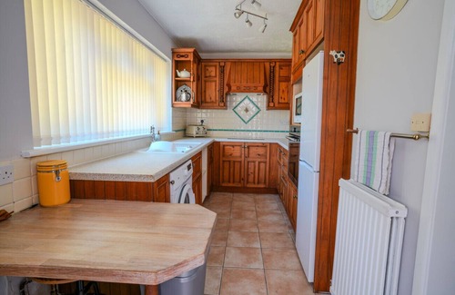 Swindon House | K Suites - Cozy Rural 3 bed House w/free parking
