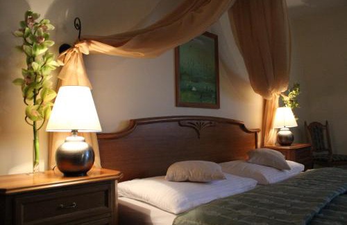 Dvor Cierna Voda Hotel | Kaštieľ AGATKA