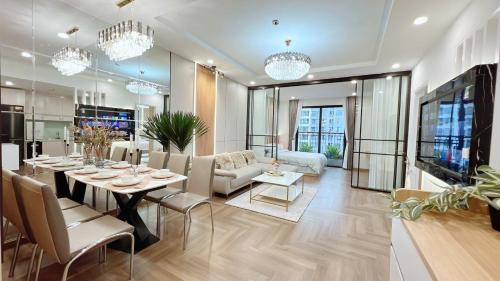 Hai Ba Trung Hotel | KABILUX HOUSE - 1-2-3 Bedrooms in Vinhomes Times City